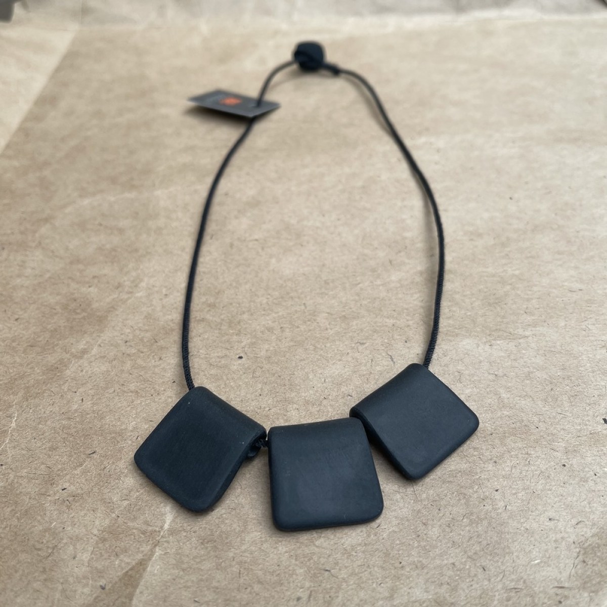 ADISA NECKLACE BLACK1